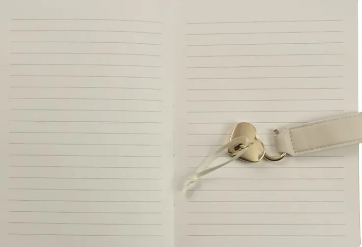 Dagbok med lås creme